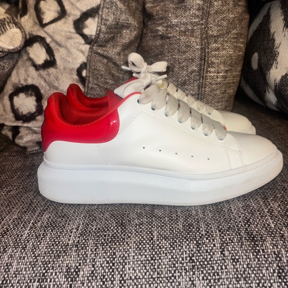 Alexander McQeen - Picture 3 of 3